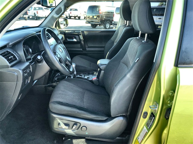 2023 Toyota 4Runner TRD Off-Road photo 2