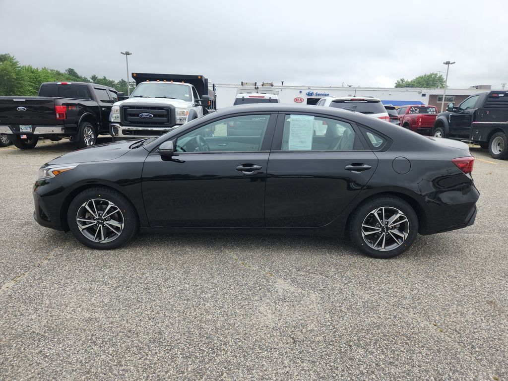 2022 Kia Forte LXS photo 4