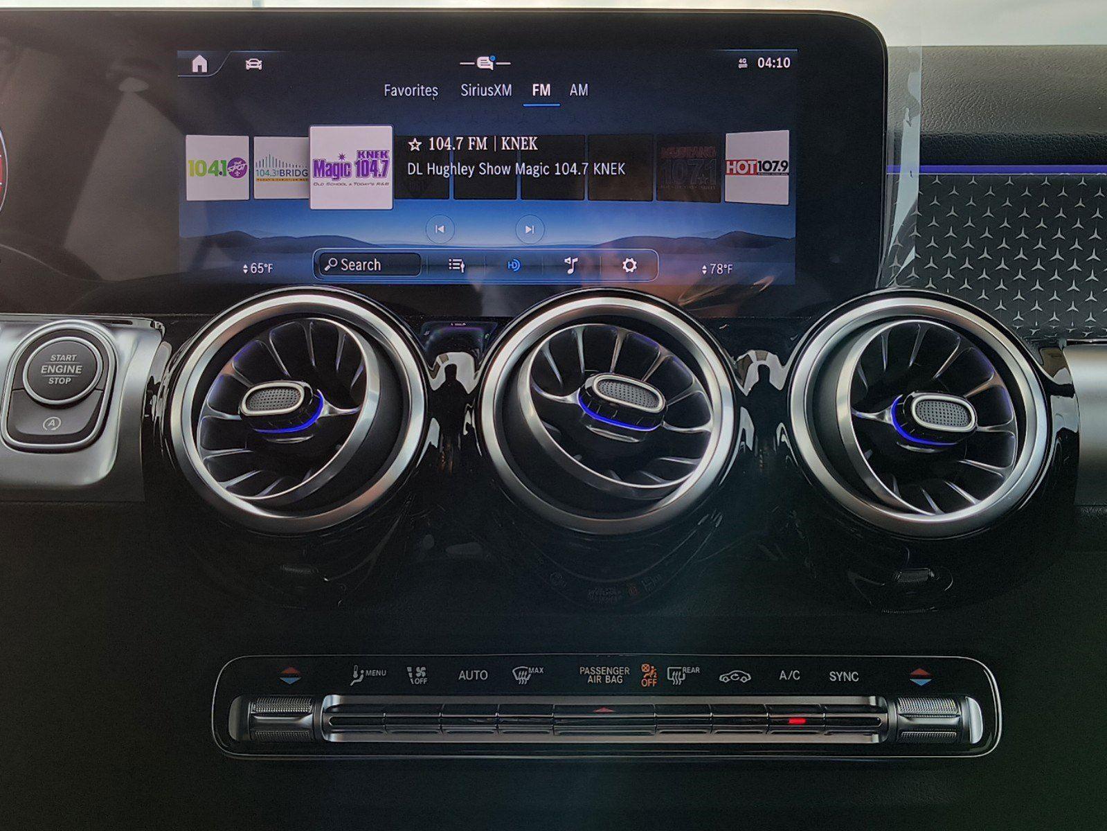 2025 Mercedes Benz GLB 250 photo 4