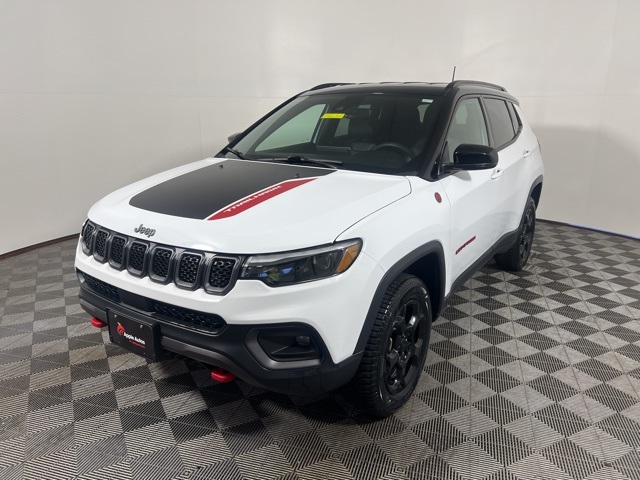 2023 Jeep Compass Trailhawk photo 2