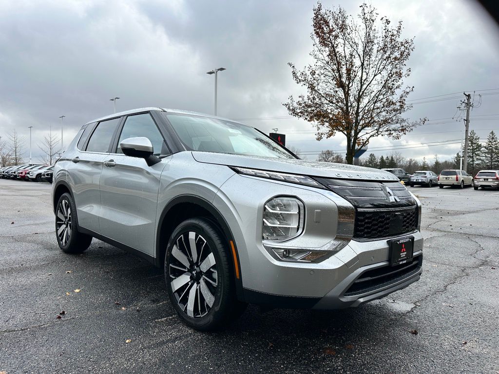 2025 Mitsubishi Outlander SE 2.5 S-AWC photo 3