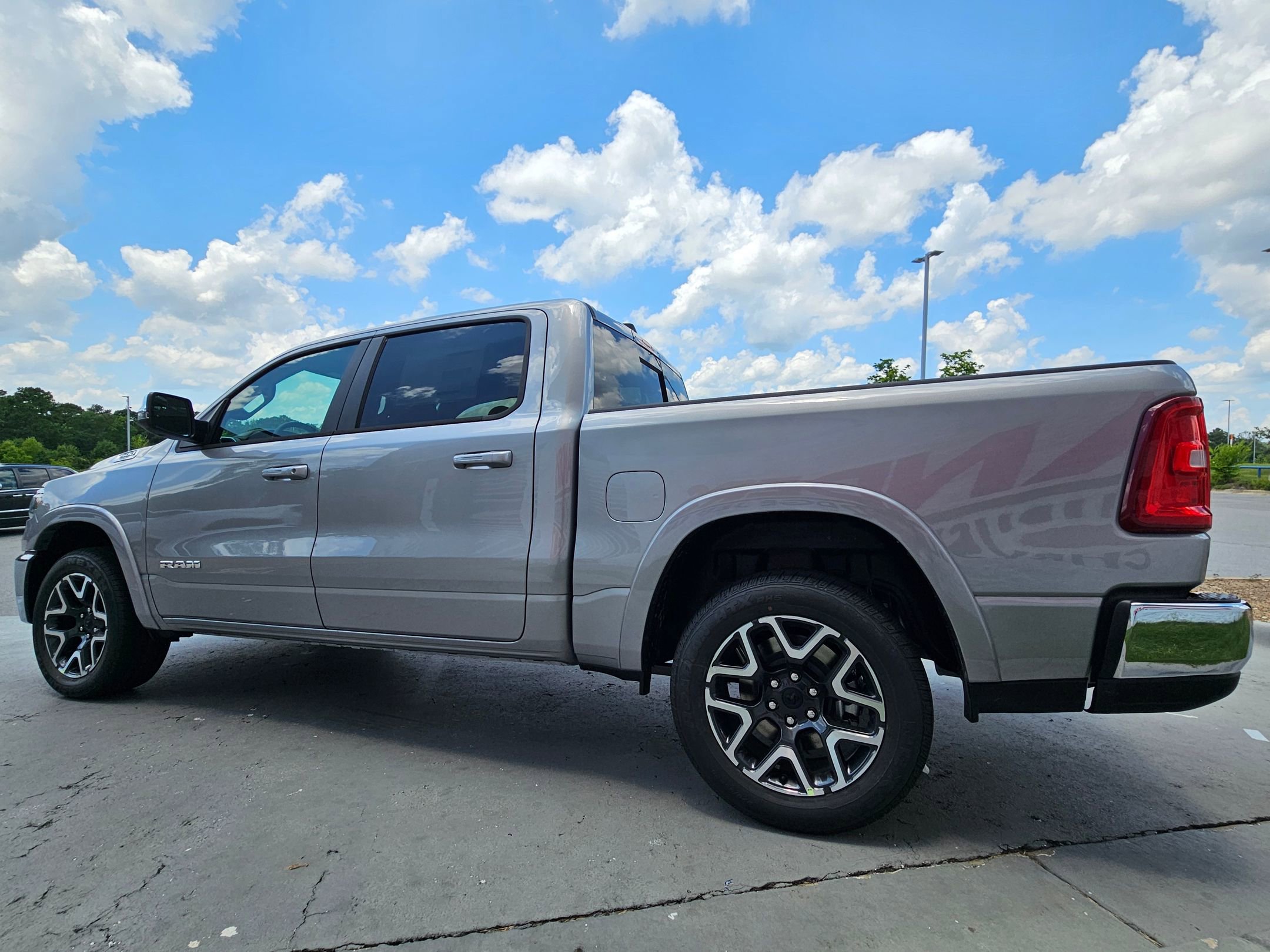 2025 Ram 1500 Laramie photo 4