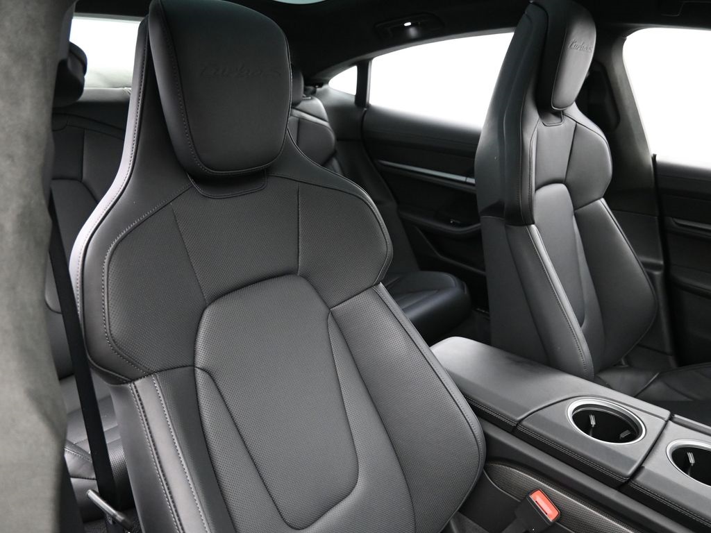2023 Porsche Taycan Turbo S photo 16