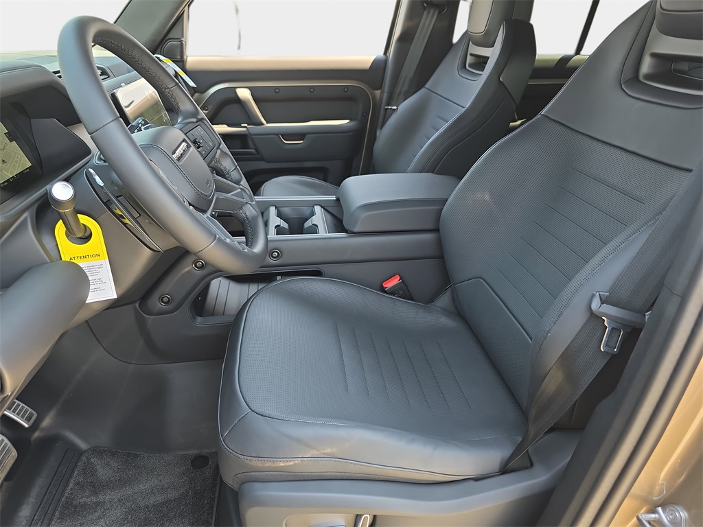 2025 Land Rover Defender 110 V8 photo 15