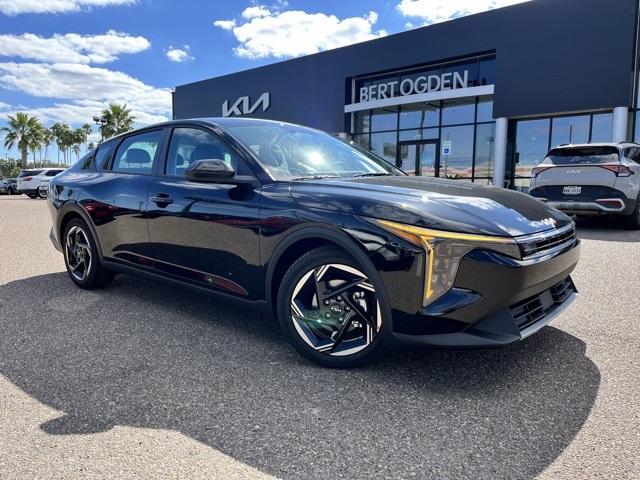 2025 Kia K4 EX's photo
