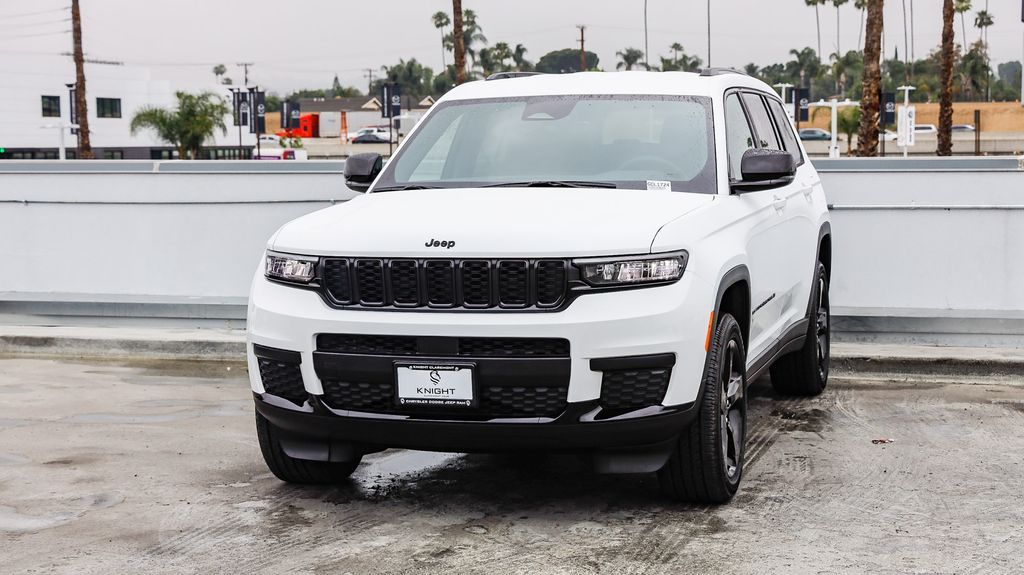 2025 Jeep Grand Cherokee Laredo Altitude photo 4