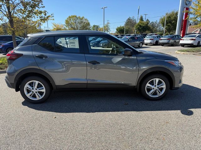 2025 Nissan Kicks Play S photo 3