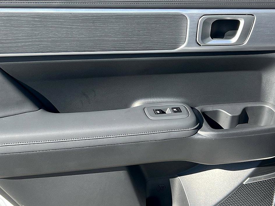 2025 Hyundai Santa Fe Limited photo 8