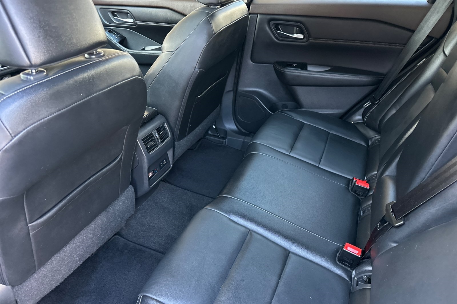 2022 Nissan Rogue SL photo 10