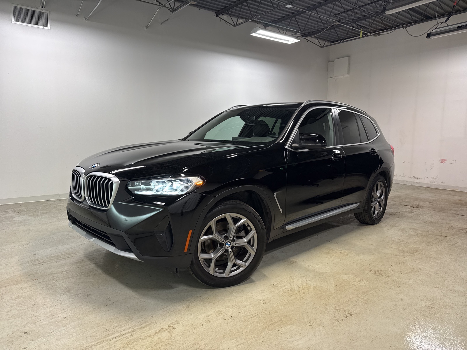 2022 BMW X3 30i's photo