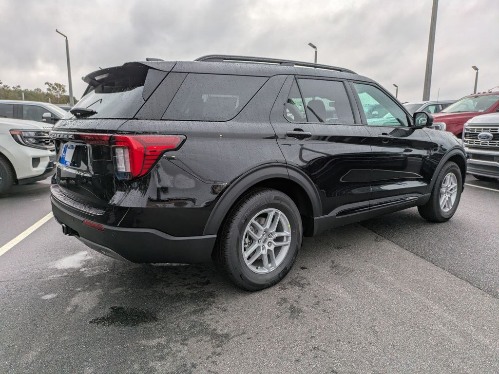 2026 Ford Explorer photo 2