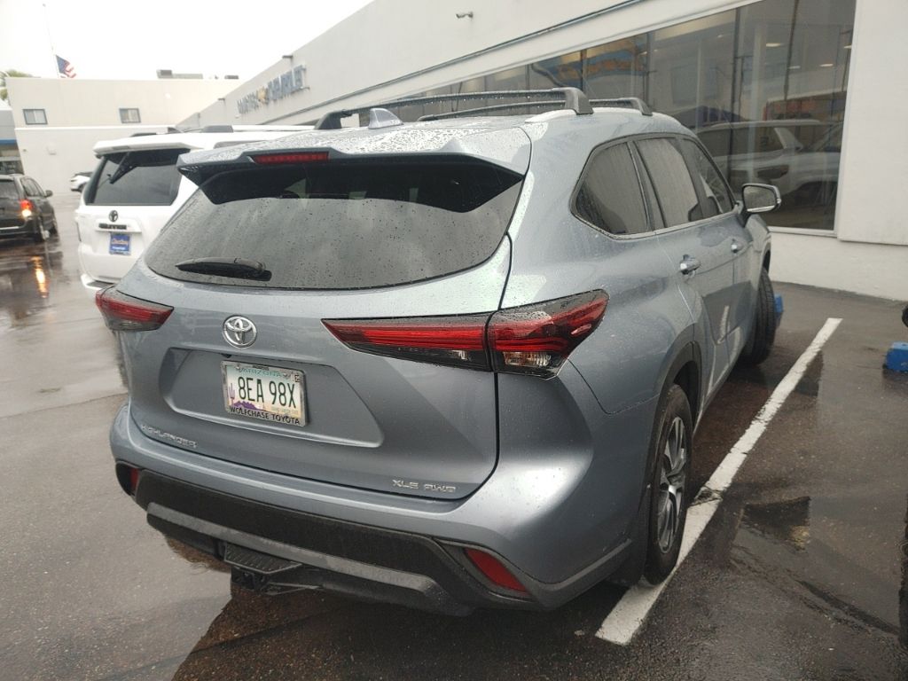 2024 Toyota Highlander XLE photo 3
