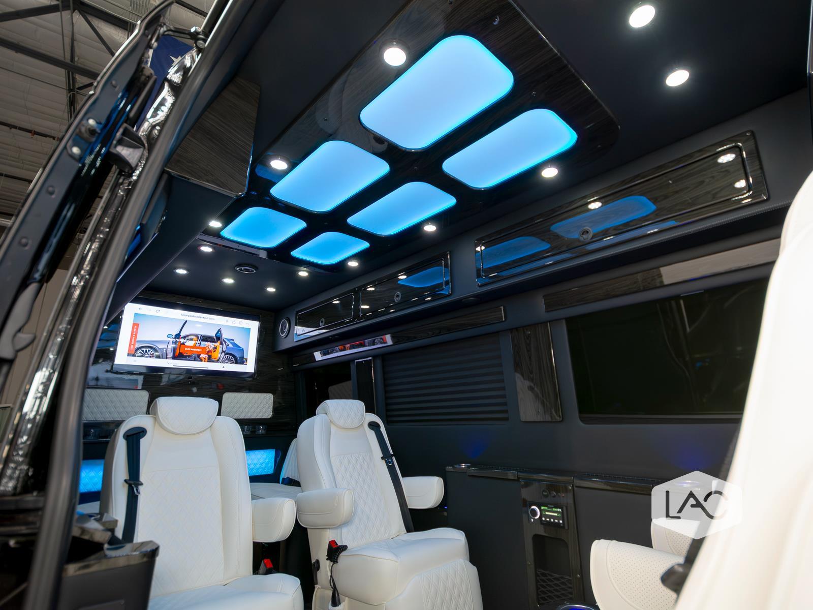 2024 Mercedes Benz Sprinter photo 3