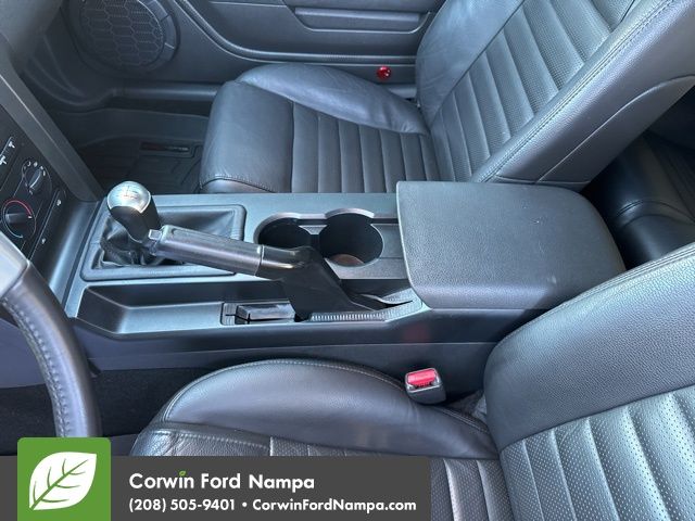 2005 Ford Mustang GT Premium photo 17