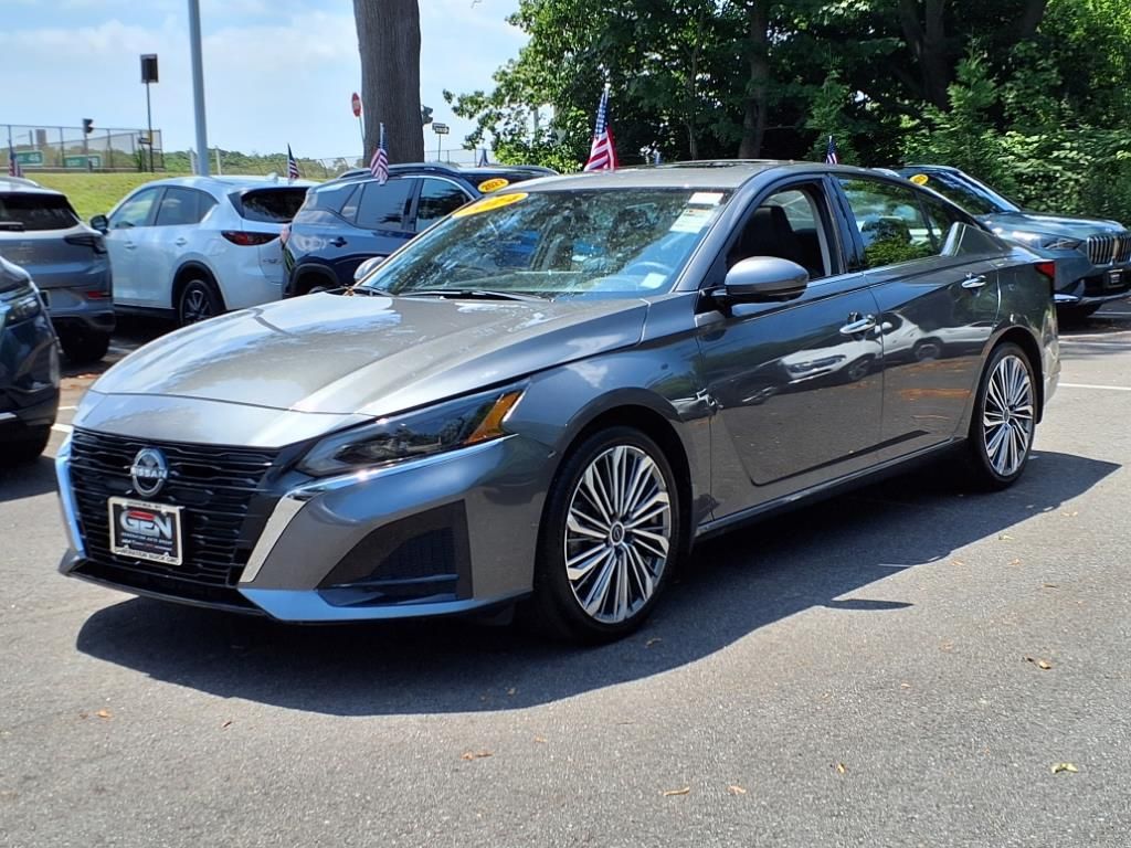 2024 Nissan Altima 2.5 SL photo 3