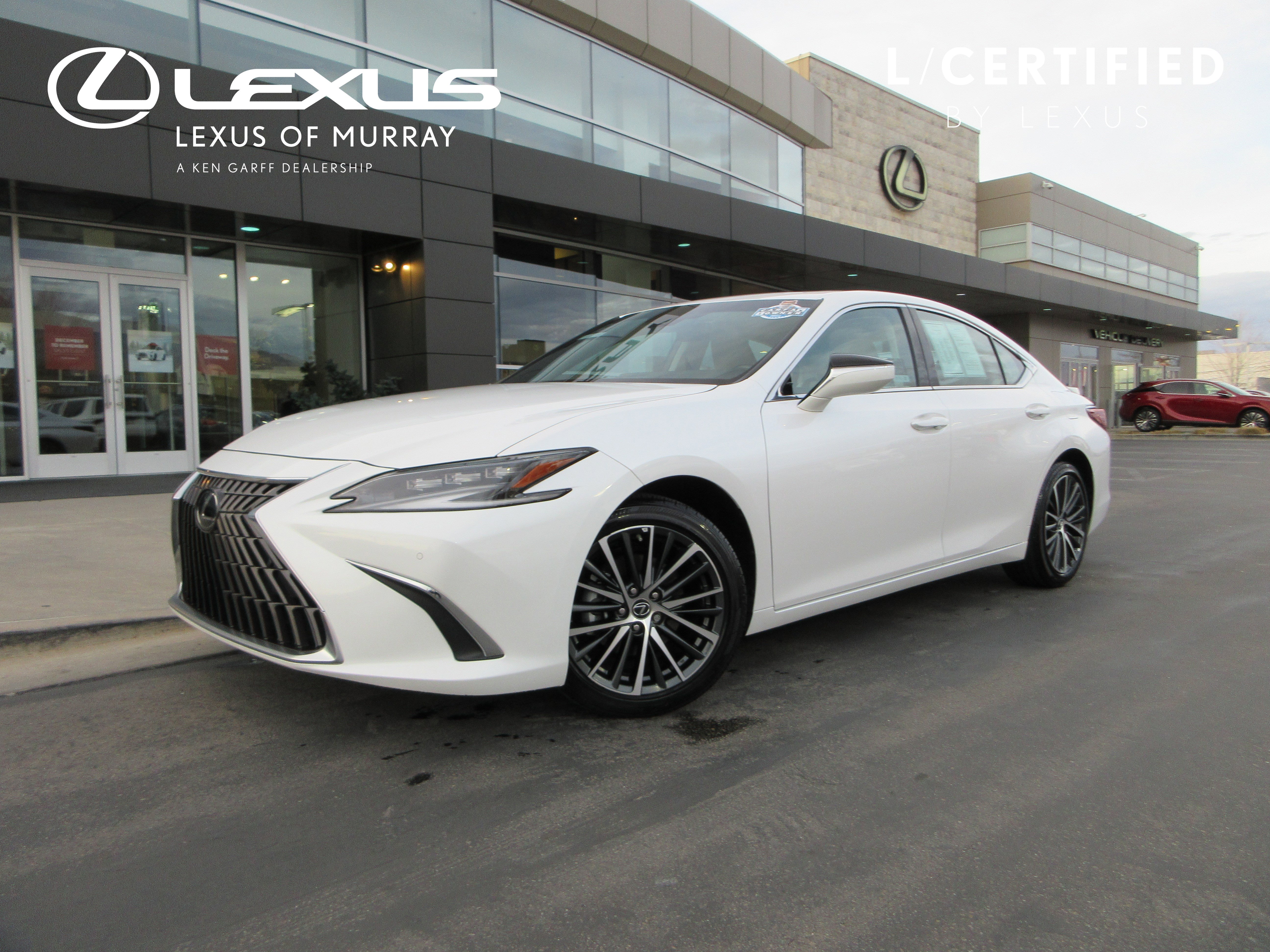 2025 Lexus ES Hybrid 300h's photo