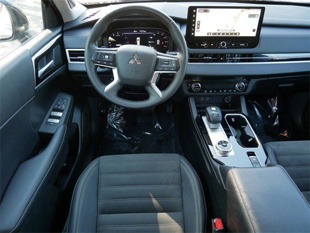 2025 Mitsubishi Outlander SE photo 10