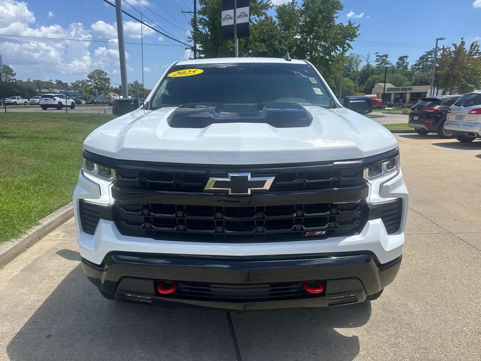 2025 Chevrolet Silverado Trail Boss LT photo 2