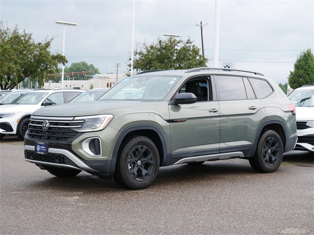 2024 Volkswagen Atlas Peak Edition SEL photo 2