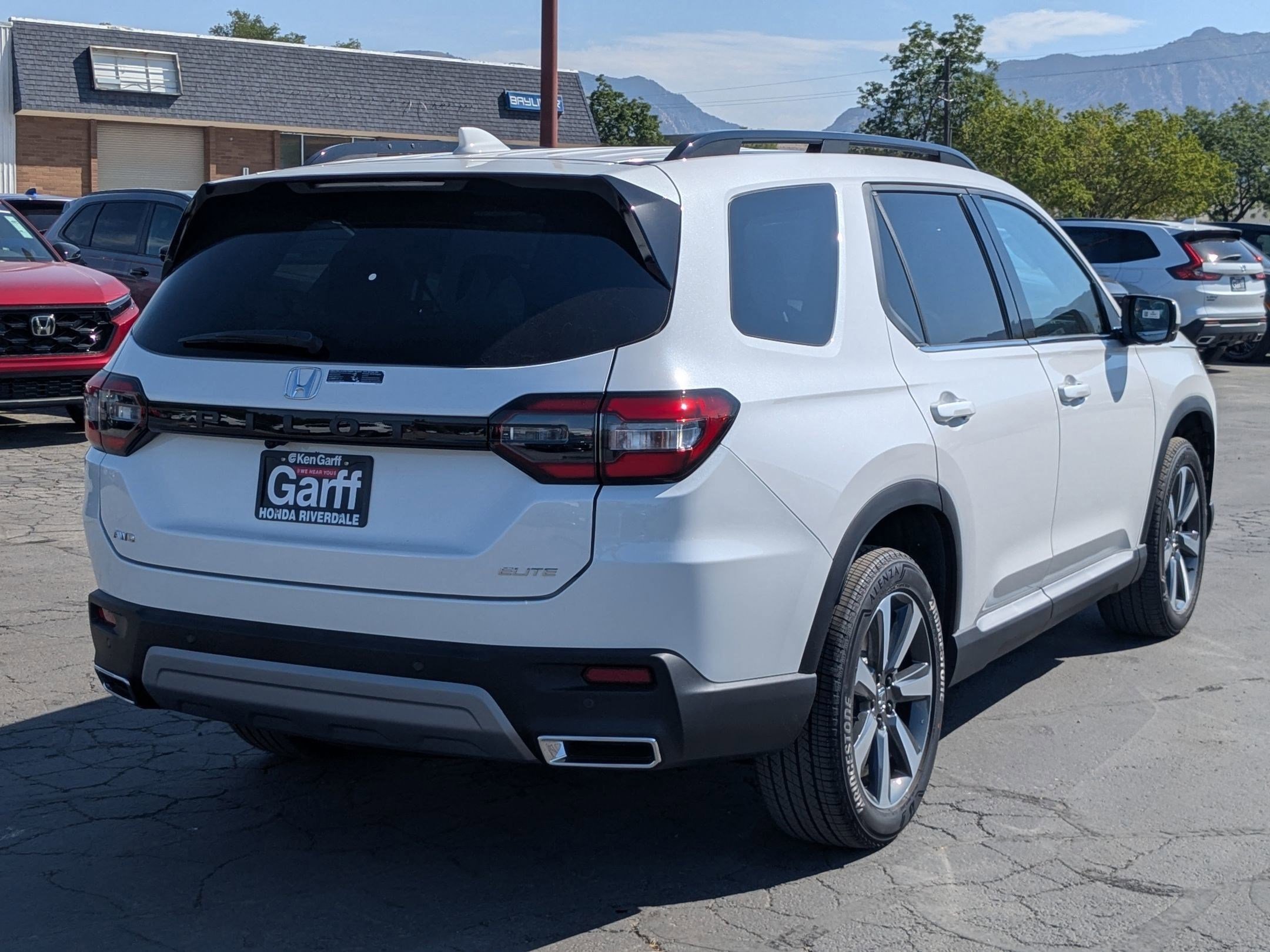 2025 Honda Pilot Elite photo 3