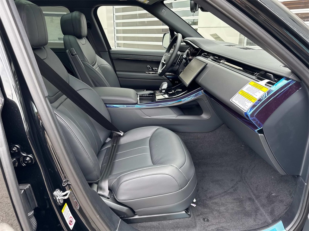 2025 Land Rover Range Rover Sport SE photo 8