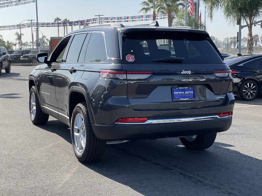 2025 Jeep Grand Cherokee Laredo X photo 3