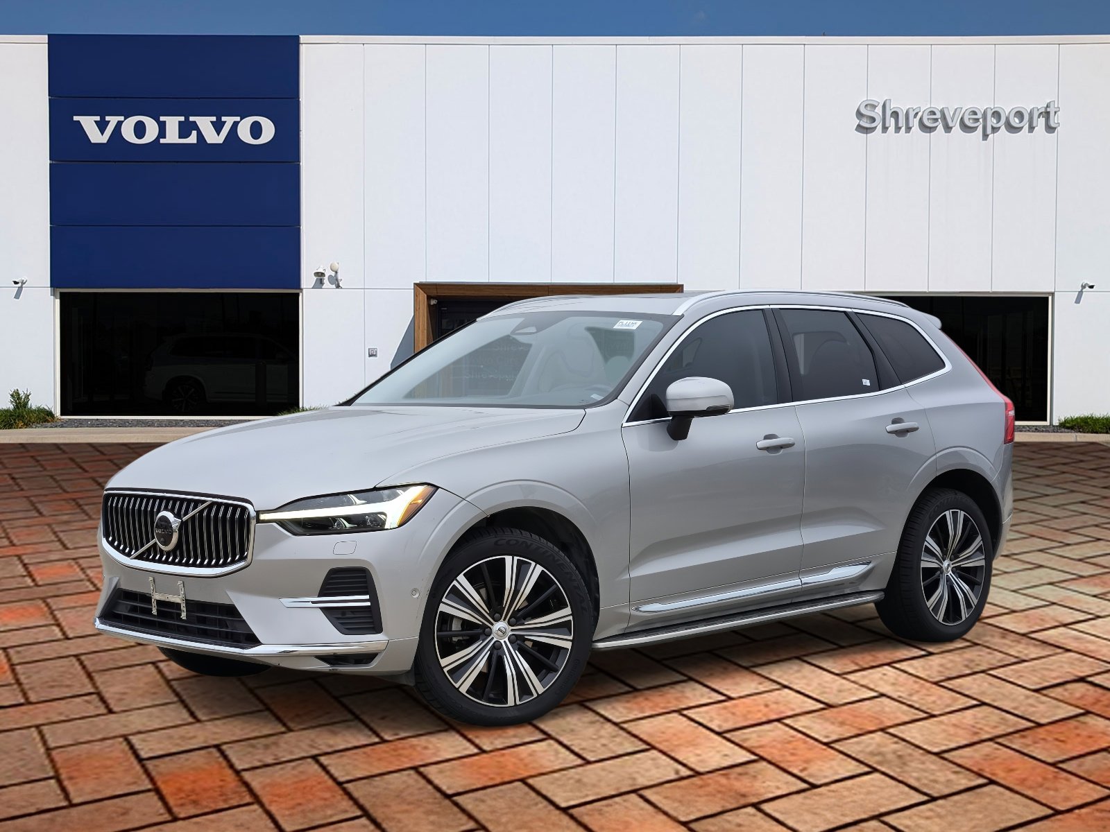 2023 Volvo XC60 Plus's photo