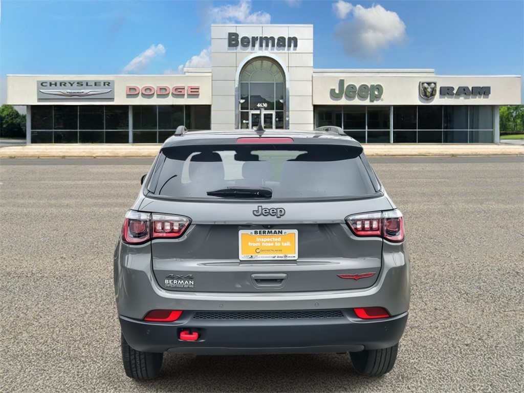 2023 Jeep Compass Trailhawk photo 2