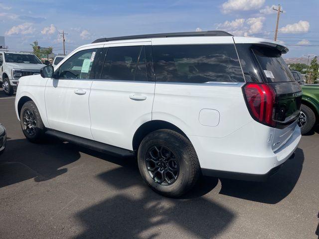 2025 Ford Expedition photo 2