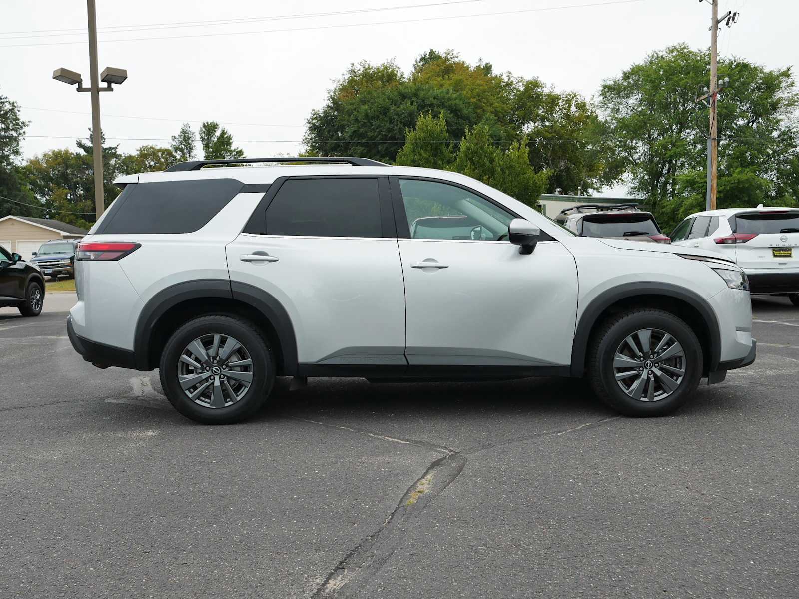 2023 Nissan Pathfinder SV photo 7