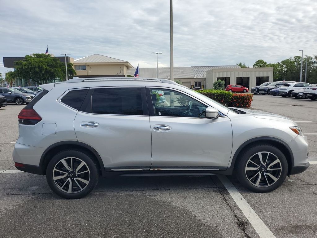 2019 Nissan Rogue SL photo 10