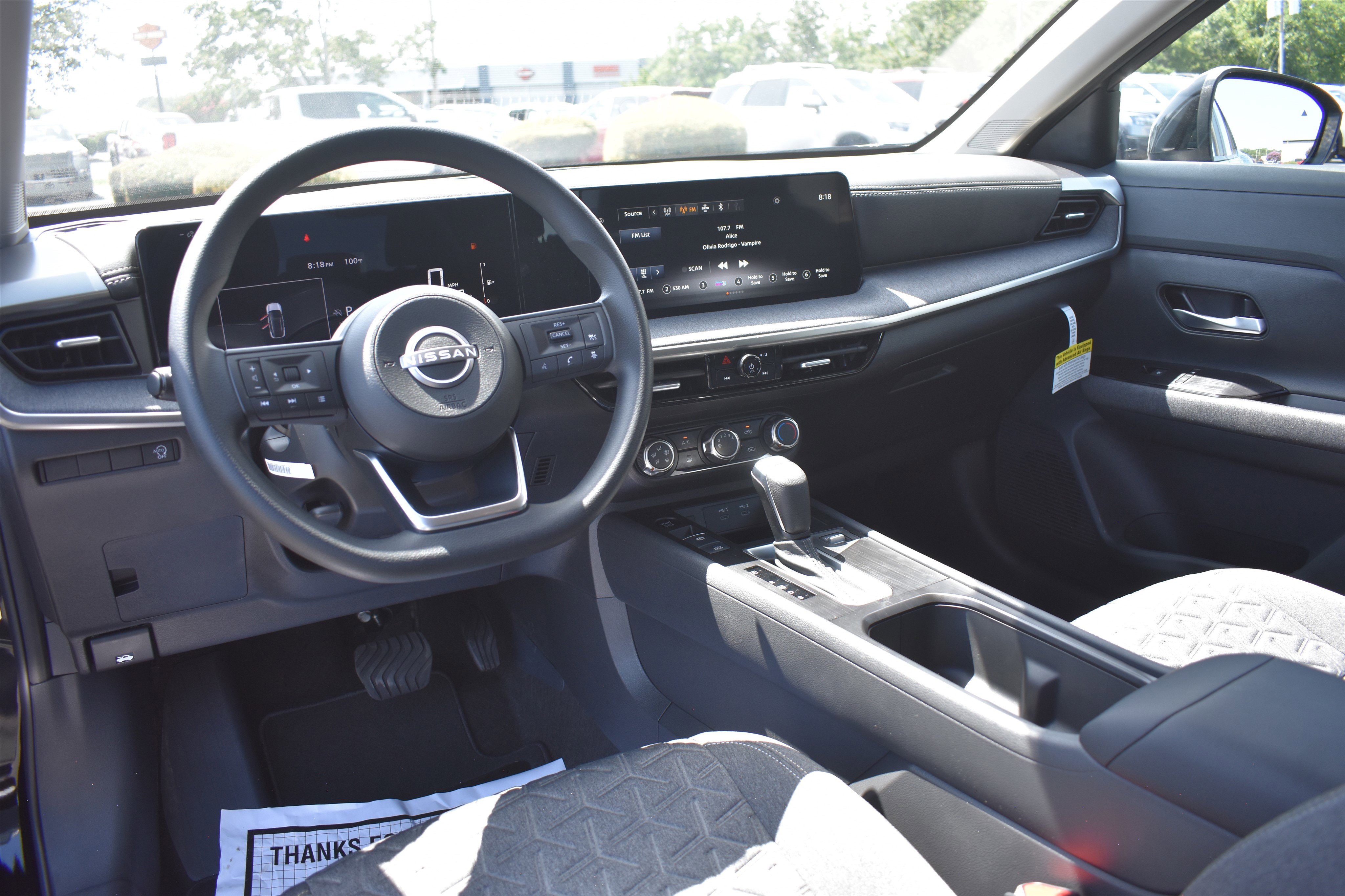 2025 Nissan Kicks SV photo 8