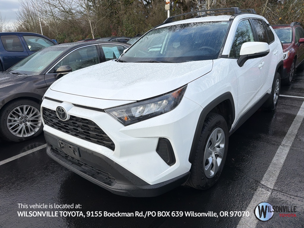 2019 Toyota RAV4 LE's photo