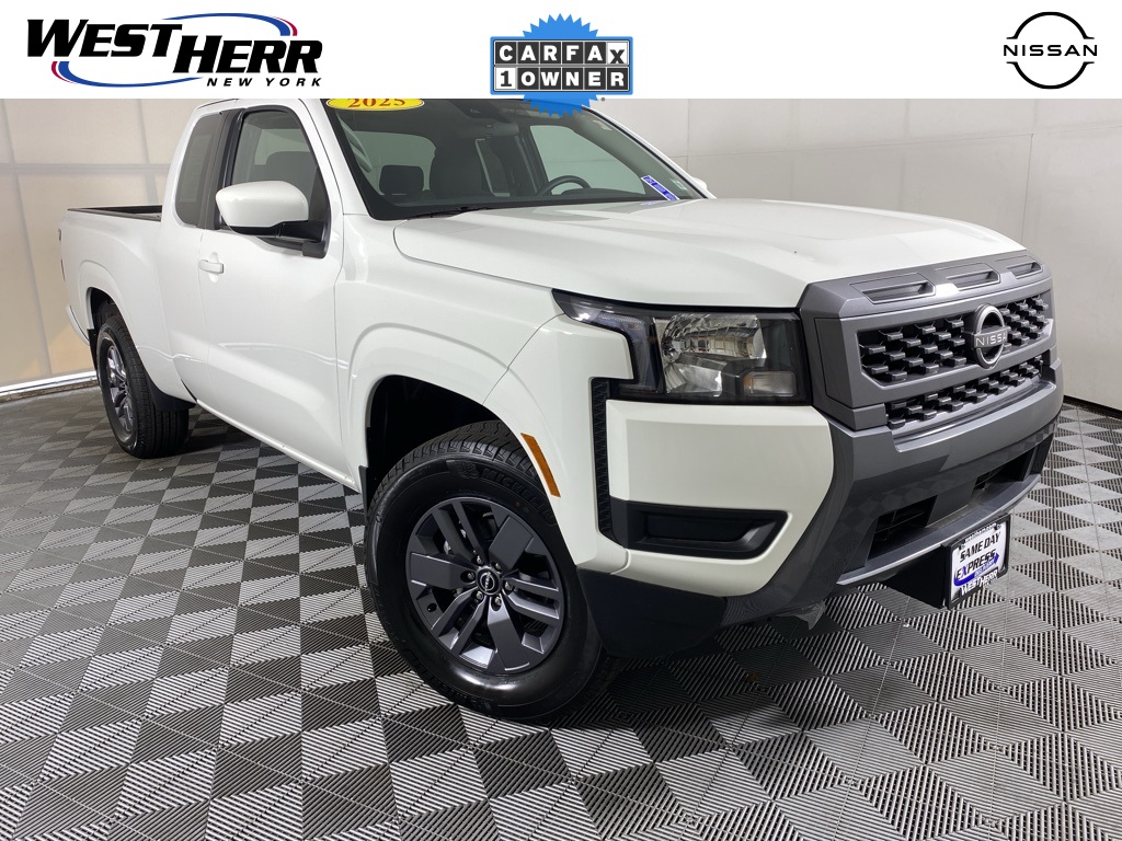 2025 Nissan Frontier SV's photo