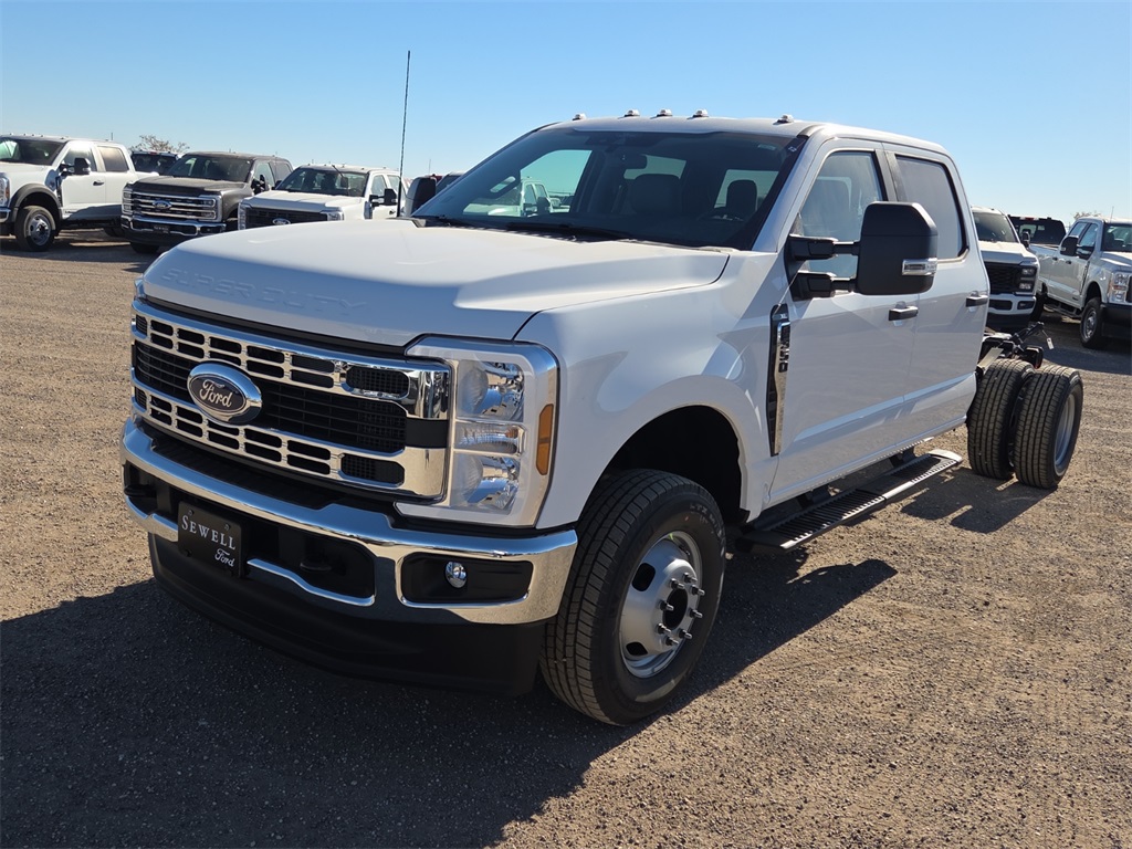 2026 Ford F-350 Super Duty Chassis Cab XL's photo