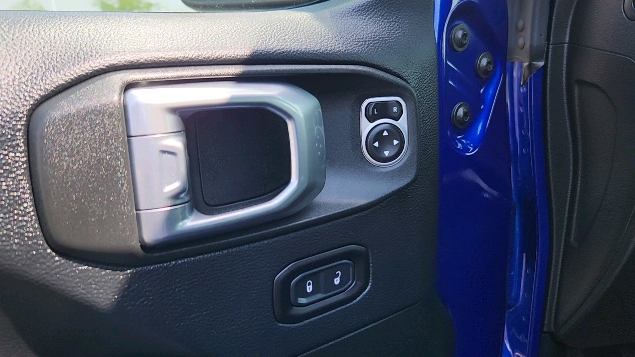 2018 Jeep Wrangler Unlimited Sahara photo 7