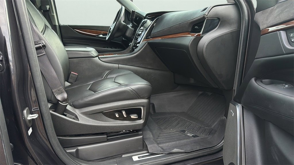 2017 Cadillac Escalade Luxury photo 11