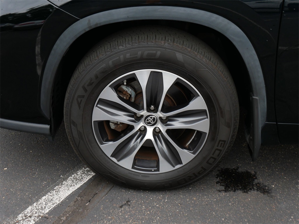 2022 Toyota Highlander XLE photo 5