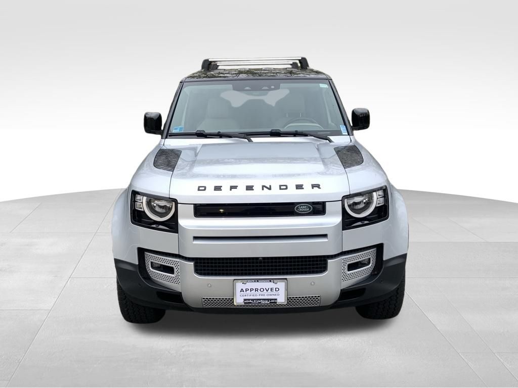 2023 Land Rover Defender 90 S photo 2