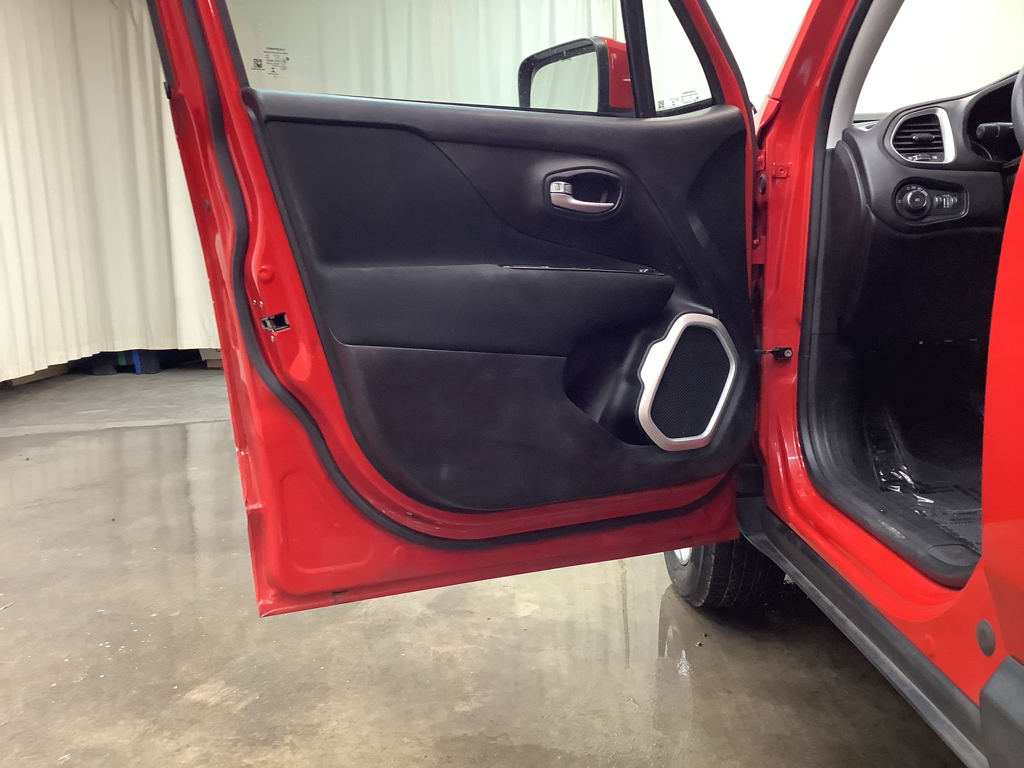 2018 Jeep Renegade Latitude North Edition photo 13
