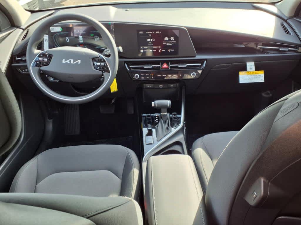 2025 Kia Niro LX photo 4