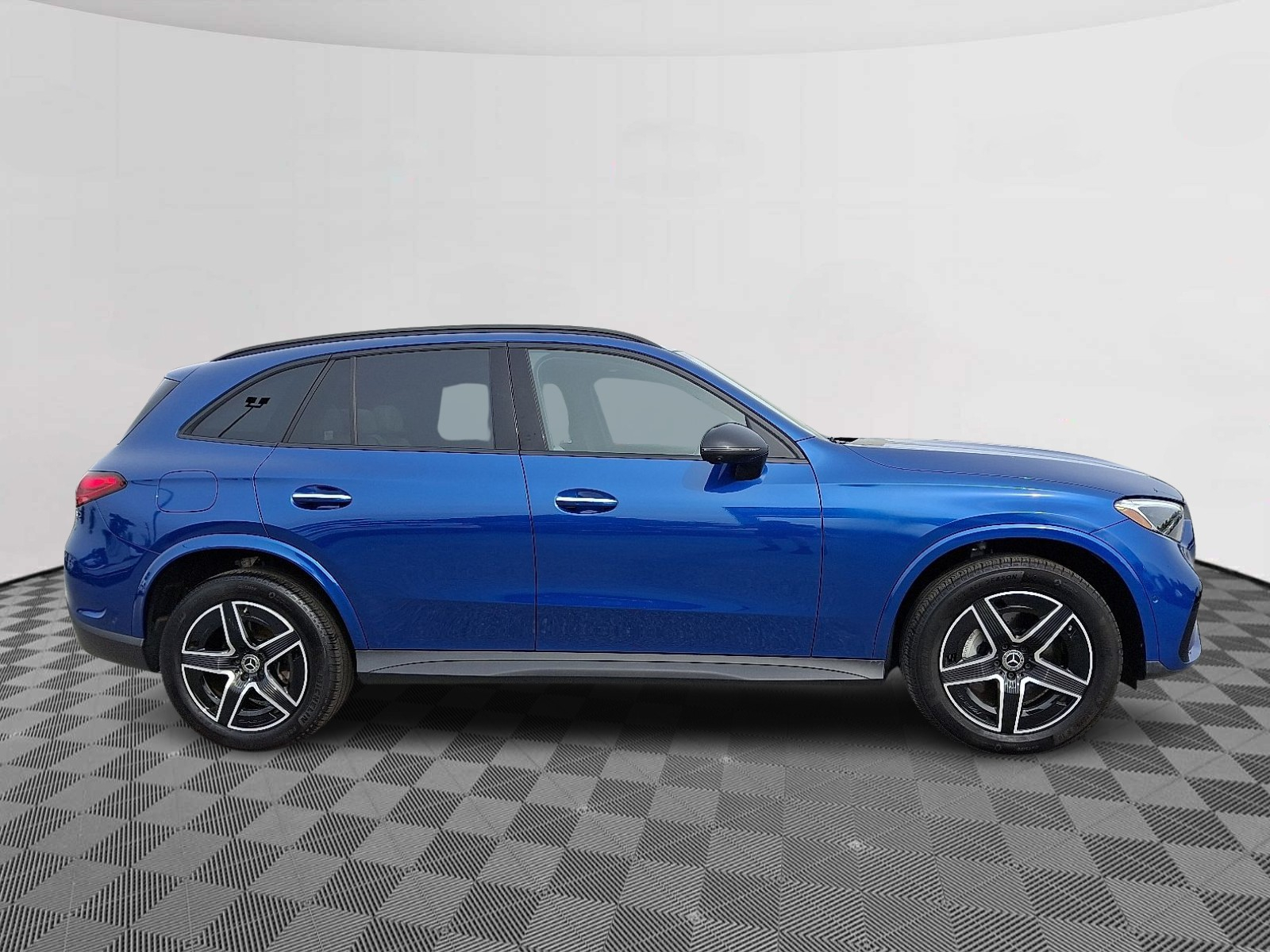 2025 Mercedes Benz GLC 300 4MATIC photo 5