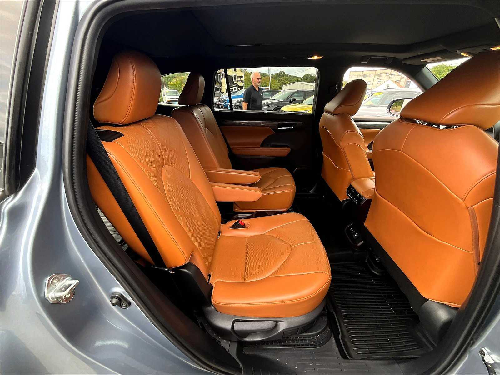 2021 Toyota Highlander Hybrid Platinum photo 16