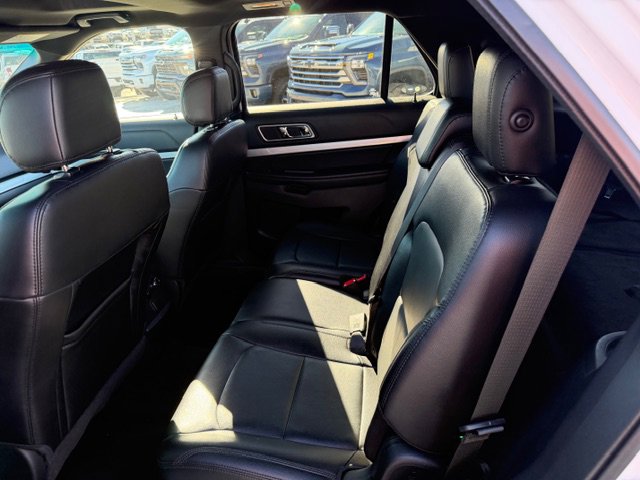 2017 Ford Explorer XLT photo 4