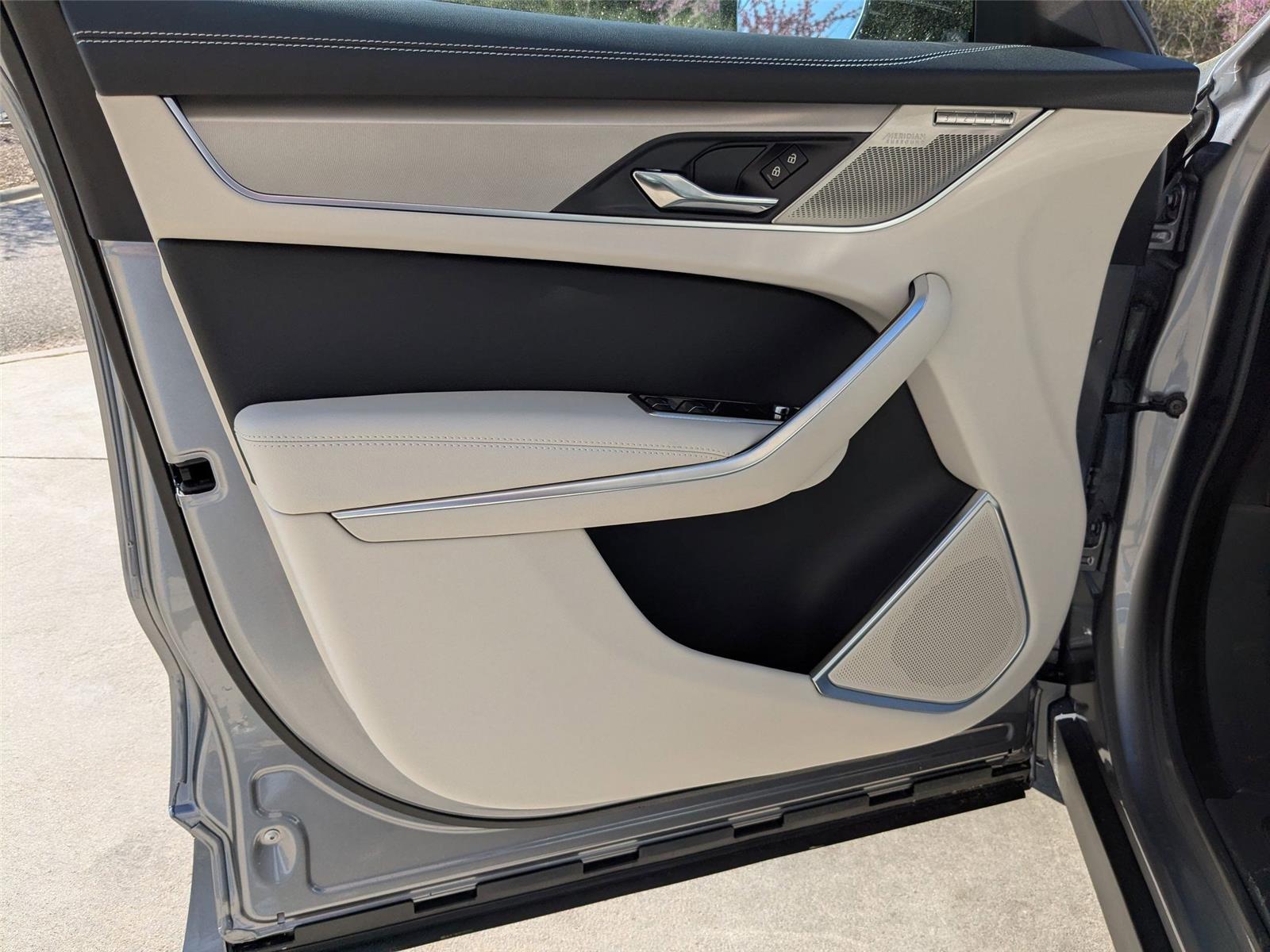 2026 Jaguar F-PACE P250 R-Dynamic S photo 8