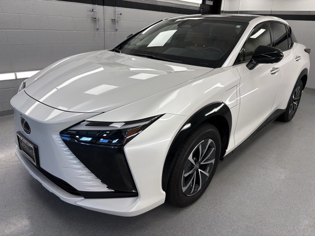 2024 Lexus RZ Premium's photo