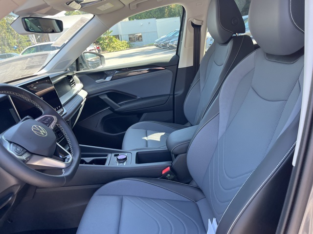 2025 Volkswagen Tiguan SE photo 4