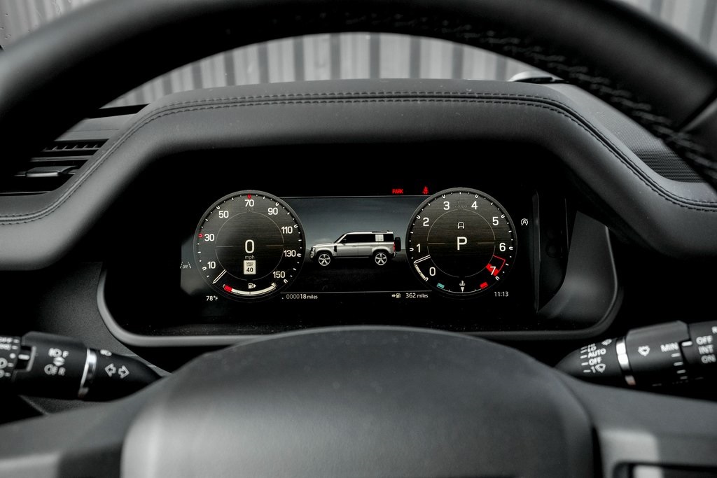 2025 Land Rover Defender 110 X-Dynamic SE photo 9