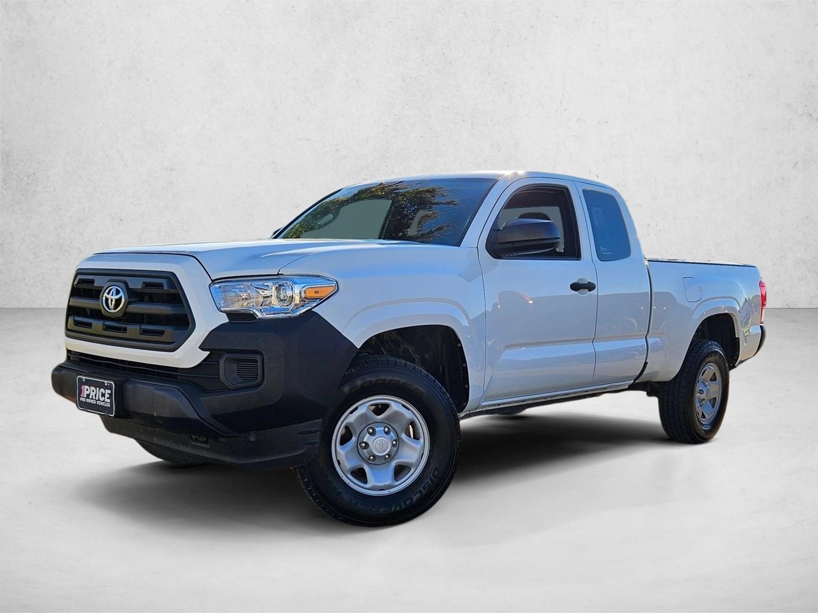 2016 Toyota Tacoma SR's photo