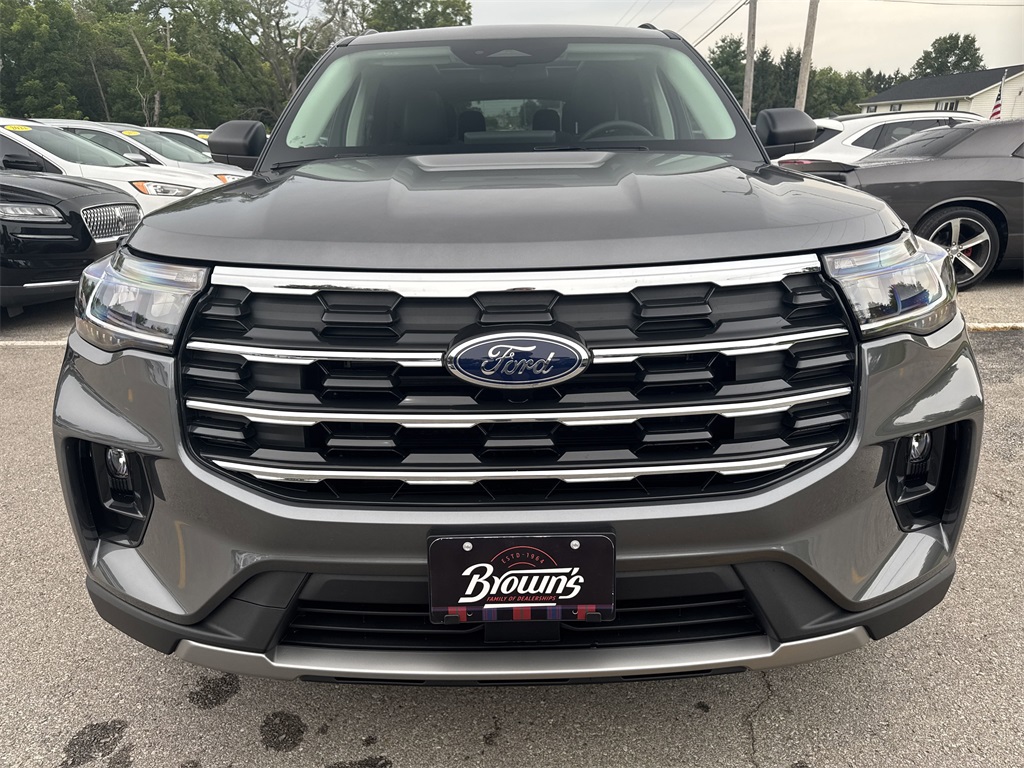 2025 Ford Explorer photo 2